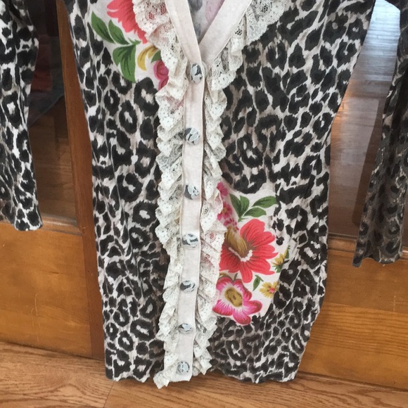 Unique sweater by Charlotte size small - Picture 5 of 6